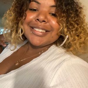 Meet your Posher, Cassandra